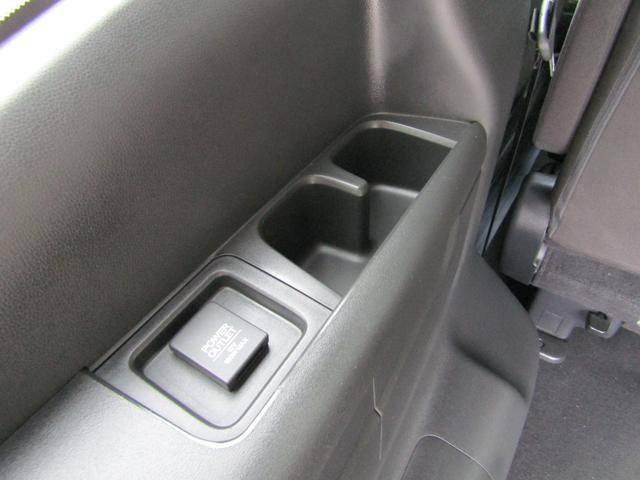 ステップワゴンスパーダ スパーダ　ホンダセンシング　純正ナビ　Ｂカメラ　ＥＴＣ　前後ドラレコ　ホンダセンシング　ワンオーナー　　ＡＣＣ　フルセグＴＶ　ＣＤ　ＤＶＤ再生　ＵＳＢ　Ｂｌｕｅｔｏｏｔｈ　両側ＰＳＤ　ＡＷ　ＬＥＤヘッドライト　オートライト（13枚目）