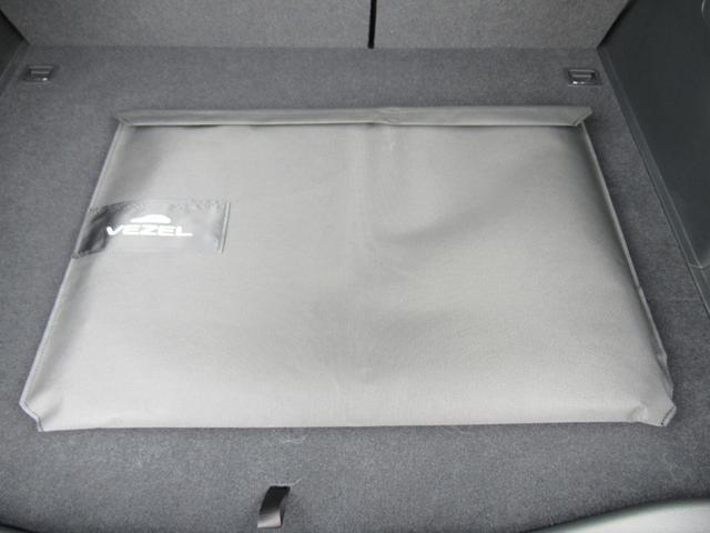 ヴェゼル ｅ：ＨＥＶ　Ｚ・ＰＬａＹパッケージ　衝突被害軽減ブレーキ　ＡＣＣ　前後ドラレコ　純正メモリーナビ　Ｂカメラ　フルセグＴＶ　ＤＶＤ　ＵＳＢ　ＢＴ　純正ＡＷ　ＬＥＤ　オートライト　パノラマルーフ　Ｐテールゲート　ＥＴＣ２．０　１オーナ　禁煙（33枚目）