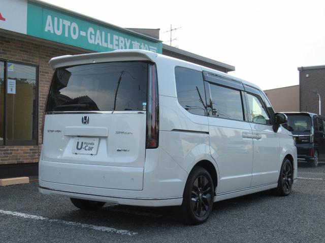 ステップワゴン ｅ：ＨＥＶスパーダ　衝突被害軽減ブレーキ　ＡＣＣ　前後ドラレコ　純正メモリーナビ　Ｂカメラ　ＴＶ　ＣＤ　ＤＶＤ　ＵＳＢ　ＢＴ　両側ＰＳＤ　後席モニタ　純正ＡＷ　ＬＥＤ　Ｓヒータ　Ｐテールゲート　ＥＴＣ　１オーナ　禁煙車（2枚目）