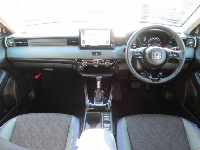 ヴェゼル ｅ：ＨＥＶ　Ｘ・ＨｕＮＴパッケージ　衝突被害軽減ブレーキ　ＡＣＣ　ドラレコ　純正メモリーナビ　Ｂカメラ　フルセグＴＶ　ＣＤ　ＤＶＤ　ＵＳＢ入力端子　ＢＴ　純正ＡＷ　ＬＥＤ　クリアランスソナー　ルーフレール　ＥＴＣ２．０　１オーナ　禁煙車（7枚目）