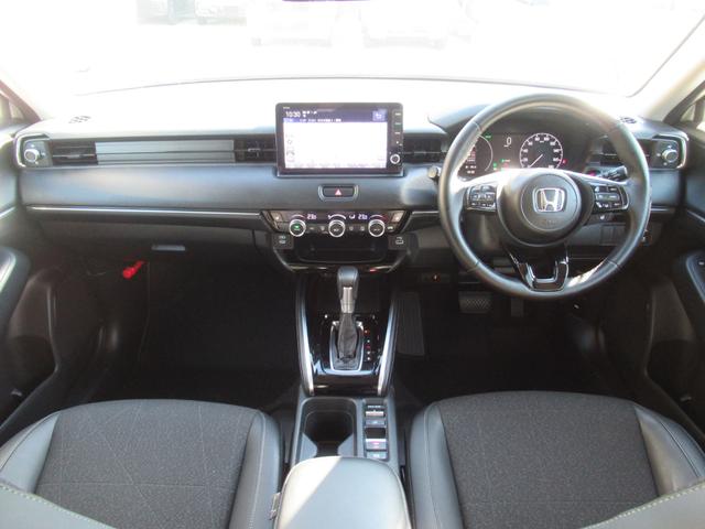 ヴェゼル ｅ：ＨＥＶ　Ｚ　衝突被害軽減ブレーキ　ＡＣＣ　ドラレコ　純正メモリーナビ　Ｂカメラ　フルセグＴＶ　ＵＳＢ入力端子　Ｂｌｕｅｔｏｏｔｈ　純正ＡＷ　ＬＥＤ　Ｓヒーター　Ｐテールゲート　ＥＴＣ２．０　１オーナー　禁煙車（7枚目）