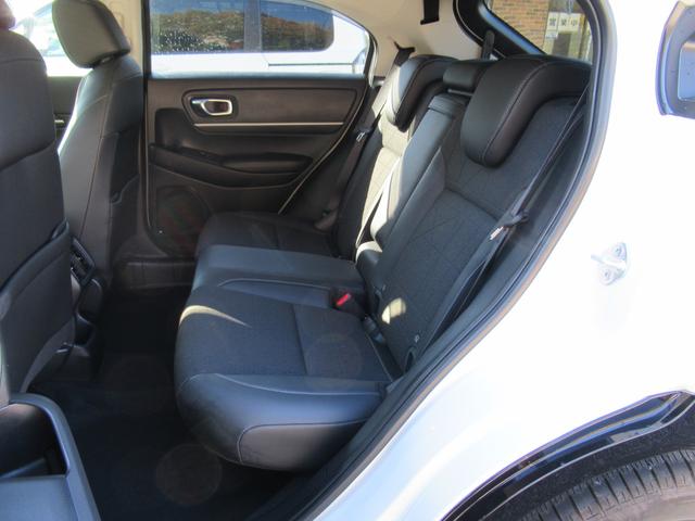 ヴェゼル ｅ：ＨＥＶ　Ｚ　衝突被害軽減ブレーキ　ＡＣＣ　ドラレコ　純正メモリーナビ　Ｂカメラ　フルセグＴＶ　ＵＳＢ入力端子　Ｂｌｕｅｔｏｏｔｈ　純正ＡＷ　ＬＥＤ　Ｓヒーター　Ｐテールゲート　ＥＴＣ２．０　１オーナー　禁煙車（16枚目）