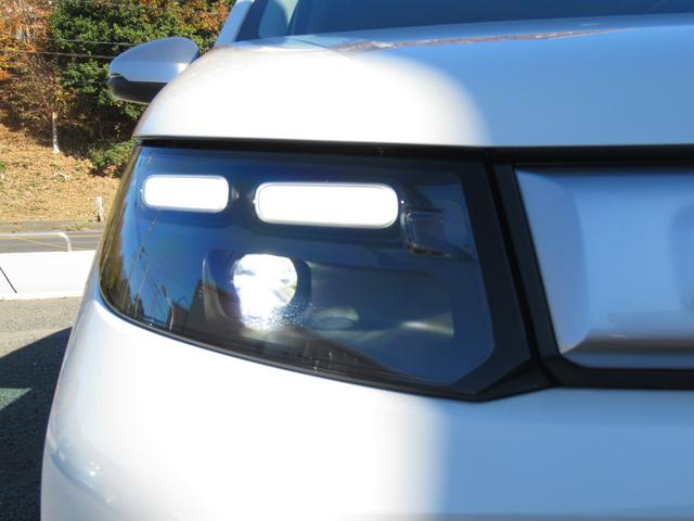 �k�d�c�w�b�h���C�g�́A�_���̏u�Ԃ���ő���ʂ𔭊����A�ˑR�Â��Ȃ�g���l���Ȃǂł̈��芴�����߂܂��B