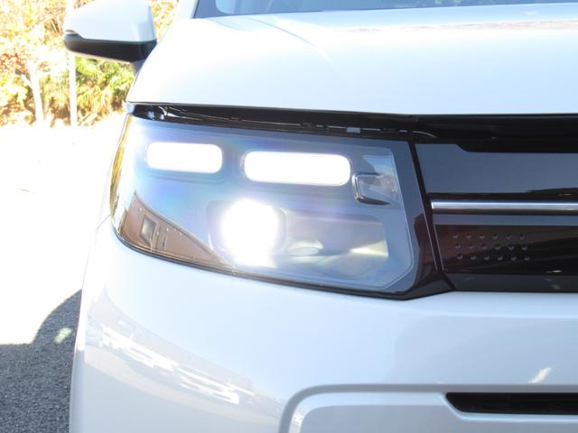 �k�d�c�w�b�h���C�g�́A�_���̏u�Ԃ���ő���ʂ𔭊����A�ˑR�Â��Ȃ�g���l���Ȃǂł̈��芴�����߂܂��B