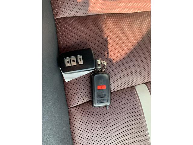 クラウンハイブリッド アスリートＳ　ドライブレコーダー　ＥＴＣ　オートクルーズコントロール　バックカメラ　ナビ　ＴＶ　アルミホイール　ＨＩＤ　サンルーフ　ＣＶＴ　シートヒーター　シートエアコン　スマートキー　電動格納ミラー（24枚目）