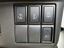 両側電動スライドドア装備!運転席よりボタン一つで開閉可能でございます。