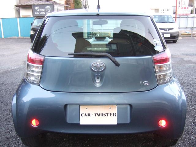 ｉＱ １００Ｇ　禁煙車　スマートキー　オートエアコン　走行４８５３５キロ　セラミック系コーティング済（17枚目）