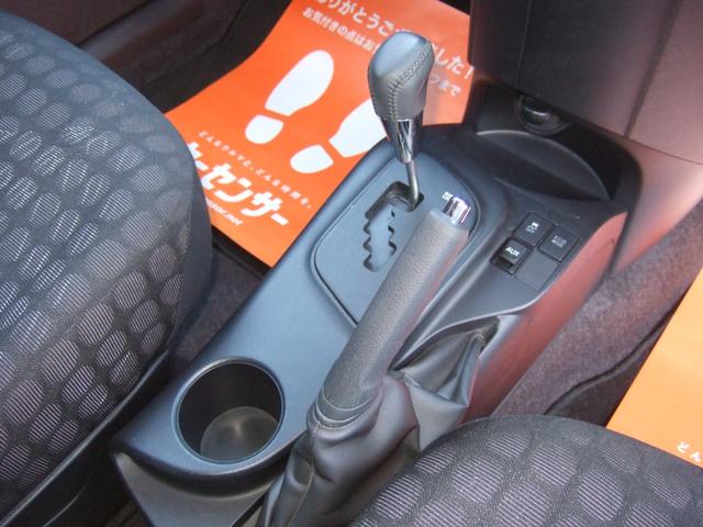 ｉＱ １００Ｇ　禁煙車　スマートキー　オートエアコン　走行４８５３５キロ　セラミック系コーティング済（22枚目）