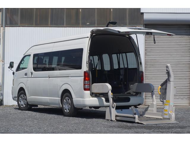 ハイエースコミューター 　ウェルキャブ　車椅子移動車　Ｂタイプ　固定装置２基　後部リフト　走行９．６万キロ　タイミングチェーン　ＥＴＣ　ＣＤ　エアコン　オートステップ（2枚目）
