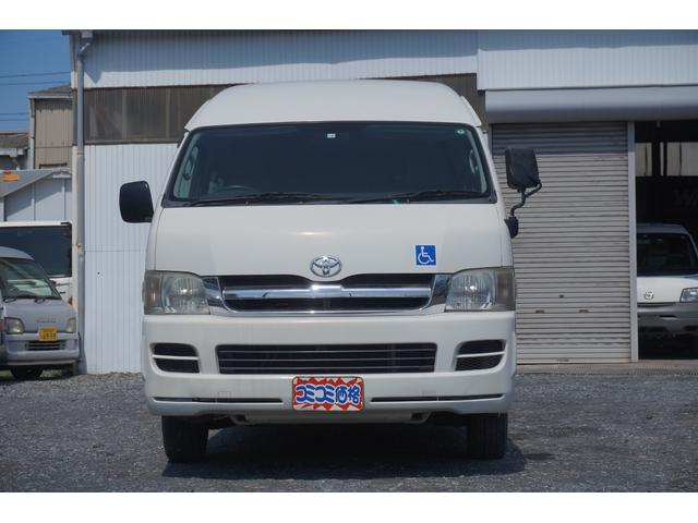 ハイエースコミューター 　ウェルキャブ　車椅子移動車　Ｂタイプ　固定装置２基　後部リフト　走行９．６万キロ　タイミングチェーン　ＥＴＣ　ＣＤ　エアコン　オートステップ（4枚目）