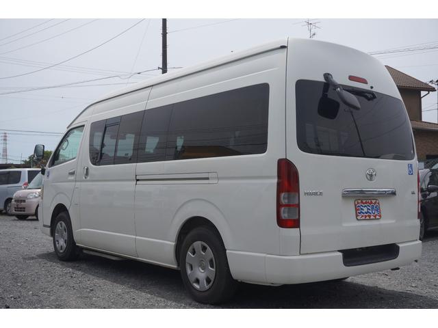 ハイエースコミューター 　ウェルキャブ　車椅子移動車　Ｂタイプ　固定装置２基　後部リフト　走行９．６万キロ　タイミングチェーン　ＥＴＣ　ＣＤ　エアコン　オートステップ（9枚目）