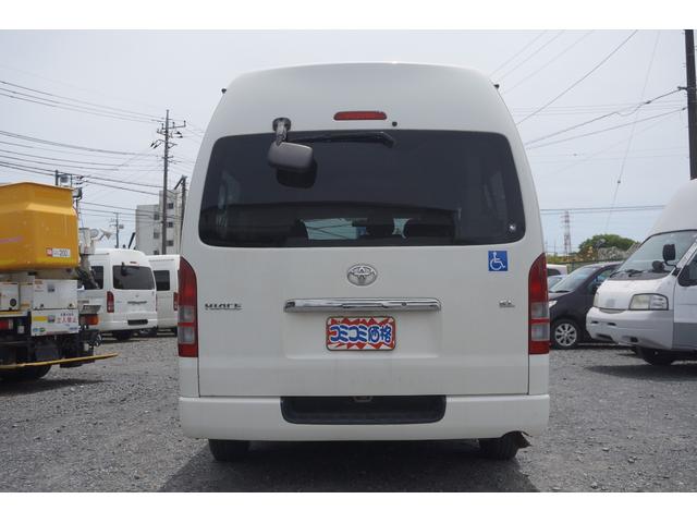 ハイエースコミューター 　ウェルキャブ　車椅子移動車　Ｂタイプ　固定装置２基　後部リフト　走行９．６万キロ　タイミングチェーン　ＥＴＣ　ＣＤ　エアコン　オートステップ（10枚目）