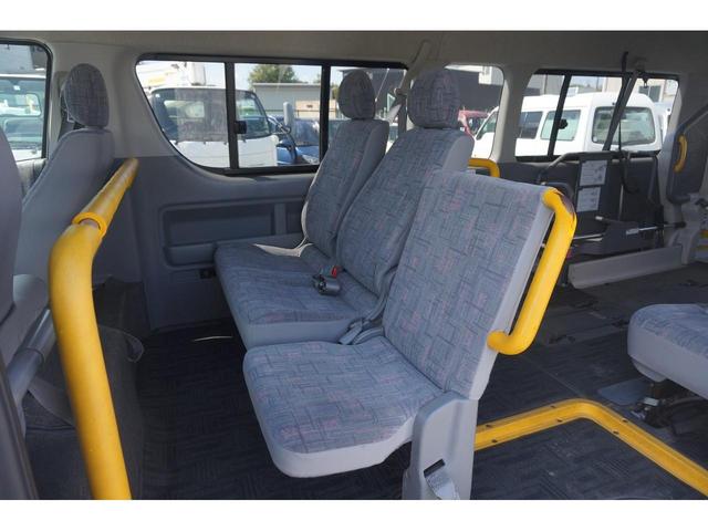 ハイエースコミューター 　ウェルキャブ　車椅子移動車　Ｂタイプ　固定装置２基　後部リフト　走行９．６万キロ　タイミングチェーン　ＥＴＣ　ＣＤ　エアコン　オートステップ（17枚目）