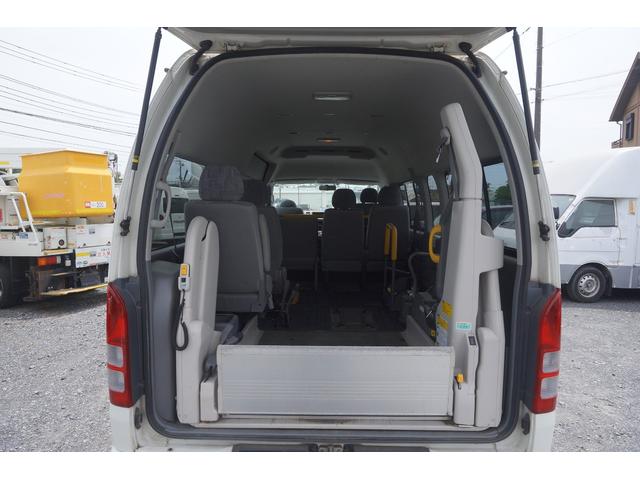 ハイエースコミューター 　ウェルキャブ　車椅子移動車　Ｂタイプ　固定装置２基　後部リフト　走行９．６万キロ　タイミングチェーン　ＥＴＣ　ＣＤ　エアコン　オートステップ（25枚目）