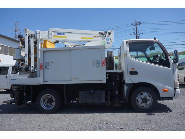 デュトロ 　高所作業車　ＳＥ０８Ｃ　８ｍ高所　ジャッキ自動張り出し　電工　ＦＲＰバケット　バッテリーユニット駆動　左右荷室　架装３０６８時間　常時バックカメラ（6枚目）