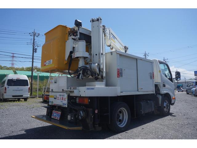 デュトロ 　高所作業車　ＳＥ０８Ｃ　８ｍ高所　ジャッキ自動張り出し　電工　ＦＲＰバケット　バッテリーユニット駆動　左右荷室　架装３０６８時間　常時バックカメラ（8枚目）