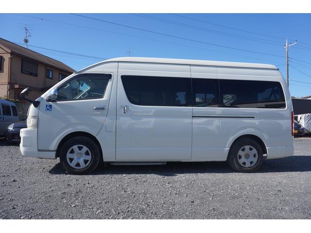 ハイエースコミューター ウェルキャブ　Ｂタイプ　車椅子移動車２台　バッテリー新品　左電動パワースライド　車椅子固定装置２基　ストレッチャー固定バー　座席８人　計１０人乗車　コーナーセンサー（6枚目）