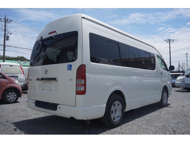 ハイエースコミューター ウェルキャブ　Ｂタイプ　車椅子移動車２台　バッテリー新品　左電動パワースライド　車椅子固定装置２基　ストレッチャー固定バー　座席８人　計１０人乗車　コーナーセンサー（10枚目）