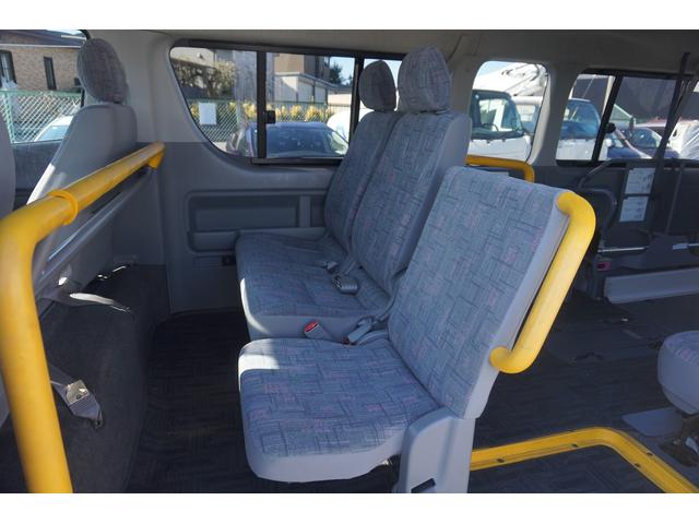 ハイエースコミューター ウェルキャブ　Ｂタイプ　車椅子移動車２台　バッテリー新品　左電動パワースライド　車椅子固定装置２基　ストレッチャー固定バー　座席８人　計１０人乗車　コーナーセンサー（18枚目）