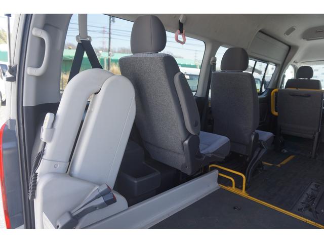 ハイエースコミューター ウェルキャブ　Ｂタイプ　車椅子移動車２台　バッテリー新品　左電動パワースライド　車椅子固定装置２基　ストレッチャー固定バー　座席８人　計１０人乗車　コーナーセンサー（25枚目）