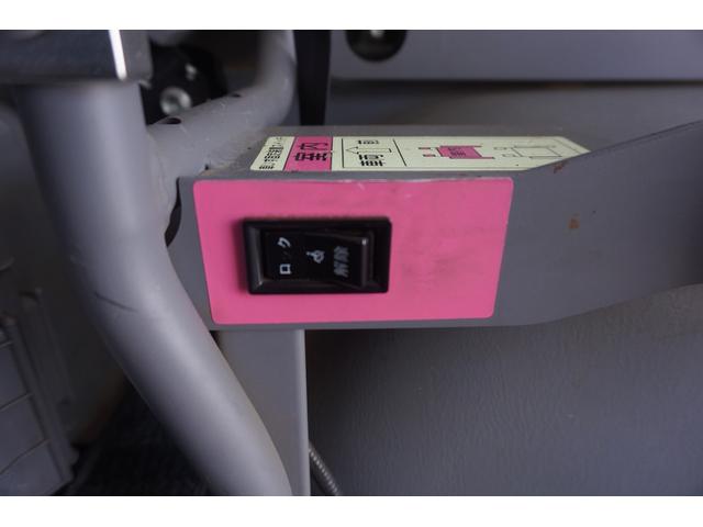 ハイエースコミューター ウェルキャブ　Ｂタイプ　車椅子移動車２台　バッテリー新品　左電動パワースライド　車椅子固定装置２基　ストレッチャー固定バー　座席８人　計１０人乗車　コーナーセンサー（32枚目）