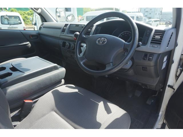 ハイエースバン ウェルキャブ 車椅子移動車 Bタイプ 車椅子固定2台 福祉車両 リアリフト 10人乗車 走行10.2万キロ タイミングチェーン キーレス ガソリン(12枚目)