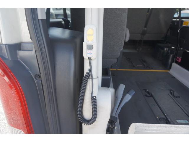 ハイエースバン ウェルキャブ 車椅子移動車 Bタイプ 車椅子固定2台 福祉車両 リアリフト 10人乗車 走行10.2万キロ タイミングチェーン キーレス ガソリン(18枚目)