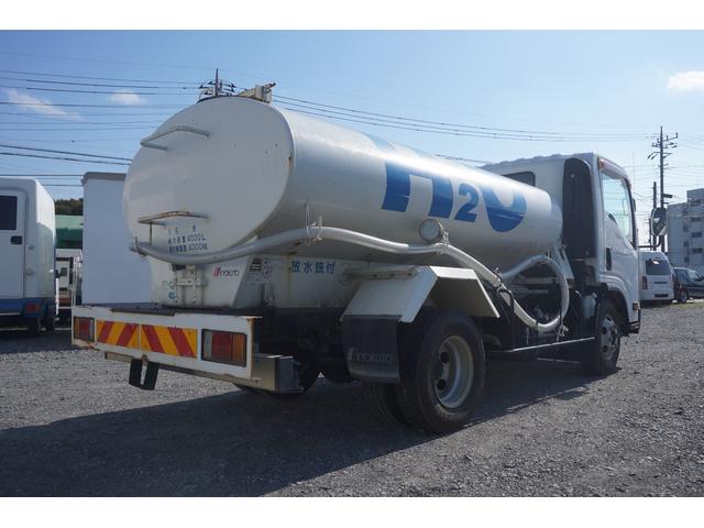 エルフトラック 散水車 4000L 前圧力後重力散水 走行2.6万キロ 6速MT 極東製LH04-302R 車両総重量7.295キロ 準中型免許(9枚目)