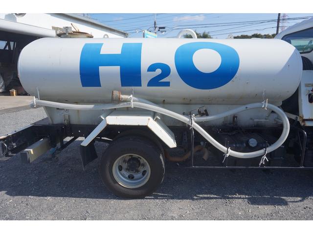 エルフトラック 散水車 4000L 前圧力後重力散水 走行2.6万キロ 6速MT 極東製LH04-302R 車両総重量7.295キロ 準中型免許(20枚目)