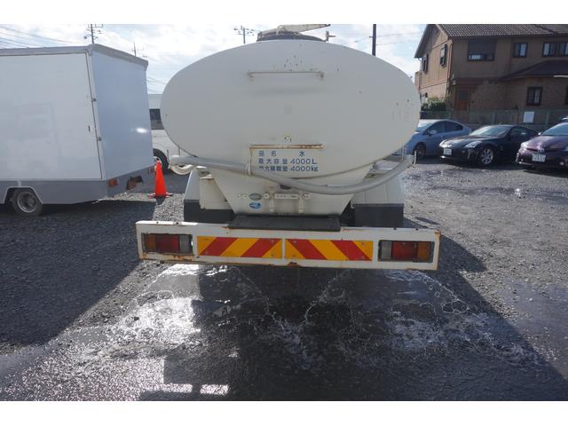 エルフトラック 散水車 4000L 前圧力後重力散水 走行2.6万キロ 6速MT 極東製LH04-302R 車両総重量7.295キロ 準中型免許(23枚目)