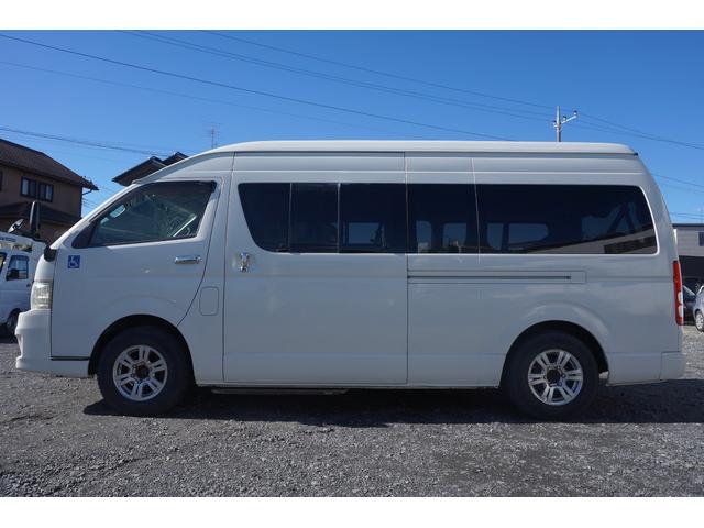 レジアスエースコミューター ウェルキャブ　車椅子固定装置　Ｄタイプ　車椅子４台積み　リアリフト　ディーゼル車　９人乗車　走行７．３万キロ　ＮＯＸＰＭ適合　軽油（6枚目）