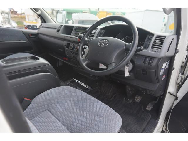 レジアスエースコミューター ウェルキャブ　車椅子固定装置　Ｄタイプ　車椅子４台積み　リアリフト　ディーゼル車　９人乗車　走行７．３万キロ　ＮＯＸＰＭ適合　軽油（14枚目）