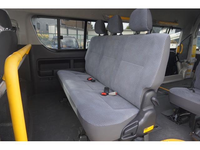 レジアスエースコミューター ウェルキャブ　車椅子固定装置　Ｄタイプ　車椅子４台積み　リアリフト　ディーゼル車　９人乗車　走行７．３万キロ　ＮＯＸＰＭ適合　軽油（16枚目）