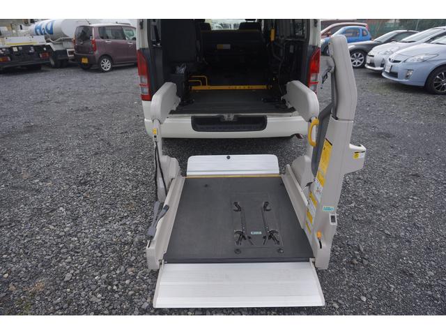 レジアスエースコミューター ウェルキャブ　車椅子固定装置　Ｄタイプ　車椅子４台積み　リアリフト　ディーゼル車　９人乗車　走行７．３万キロ　ＮＯＸＰＭ適合　軽油（20枚目）