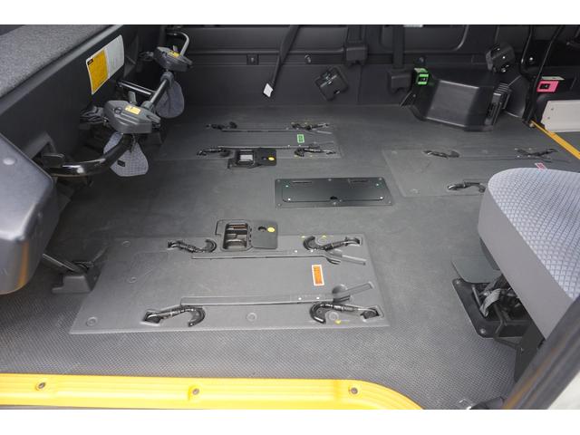 レジアスエースコミューター ウェルキャブ　車椅子固定装置　Ｄタイプ　車椅子４台積み　リアリフト　ディーゼル車　９人乗車　走行７．３万キロ　ＮＯＸＰＭ適合　軽油（21枚目）