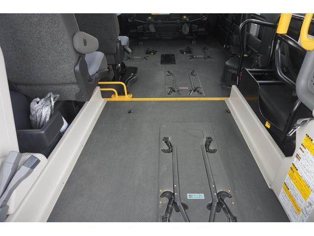 レジアスエースコミューター ウェルキャブ　車椅子固定装置　Ｄタイプ　車椅子４台積み　リアリフト　ディーゼル車　９人乗車　走行７．３万キロ　ＮＯＸＰＭ適合　軽油（22枚目）