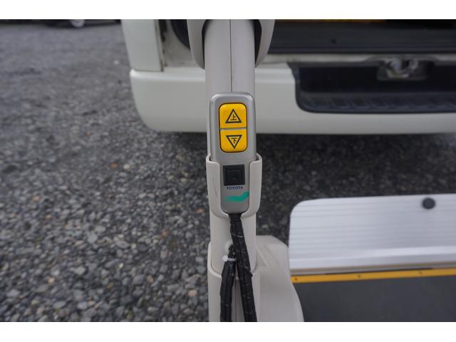 レジアスエースコミューター ウェルキャブ　車椅子固定装置　Ｄタイプ　車椅子４台積み　リアリフト　ディーゼル車　９人乗車　走行７．３万キロ　ＮＯＸＰＭ適合　軽油（24枚目）