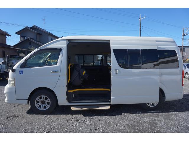 レジアスエースコミューター ウェルキャブ　車椅子固定装置　Ｄタイプ　車椅子４台積み　リアリフト　ディーゼル車　９人乗車　走行７．３万キロ　ＮＯＸＰＭ適合　軽油（25枚目）