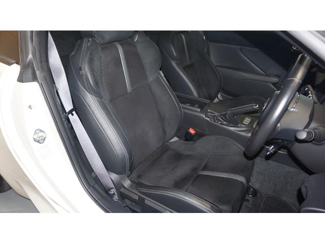 ＧＲ８６ ＲＺ　カロッツェナビ　フルセグ　バックカメラ　クロハーフレザー　シートヒーター　ＨＫＳマフラー　ドラレコ　ＥＴＣ　アドバン１９ＡＷ　ＬＥＤライト　カーボンシフトノブ　クルコン（18枚目）