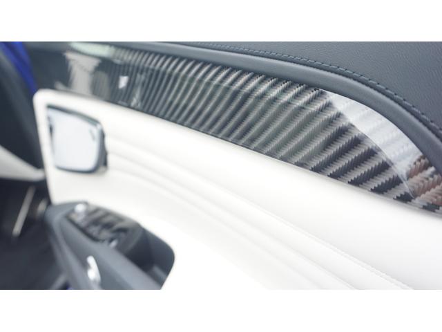 グレカーレ モデナ　フルセグ　３６０カメラ　クリームレザー　エア＆シートヒーター　ステアヒーター　ＳＦサウンド　テックアシスタントＰ　イエローキャリパー　カーボンマクロトウィル　サンルーフ　エアサス　スポーツペダル（3枚目）