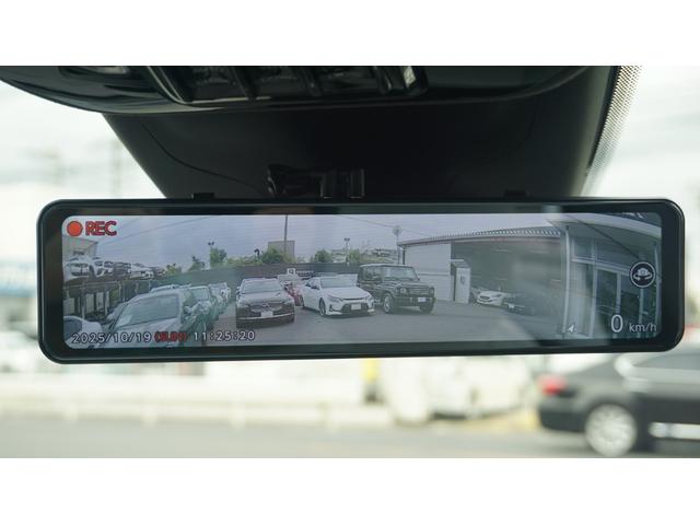 グレカーレ モデナ　フルセグ　３６０カメラ　クリームレザー　エア＆シートヒーター　ステアヒーター　ＳＦサウンド　テックアシスタントＰ　イエローキャリパー　カーボンマクロトウィル　サンルーフ　エアサス　スポーツペダル（7枚目）