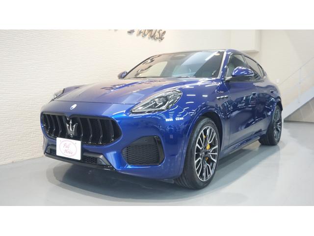 グレカーレ モデナ　フルセグ　３６０カメラ　クリームレザー　エア＆シートヒーター　ステアヒーター　ＳＦサウンド　テックアシスタントＰ　イエローキャリパー　カーボンマクロトウィル　サンルーフ　エアサス　スポーツペダル（9枚目）