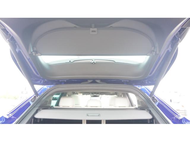 グレカーレ モデナ　フルセグ　３６０カメラ　クリームレザー　エア＆シートヒーター　ステアヒーター　ＳＦサウンド　テックアシスタントＰ　イエローキャリパー　カーボンマクロトウィル　サンルーフ　エアサス　スポーツペダル（28枚目）