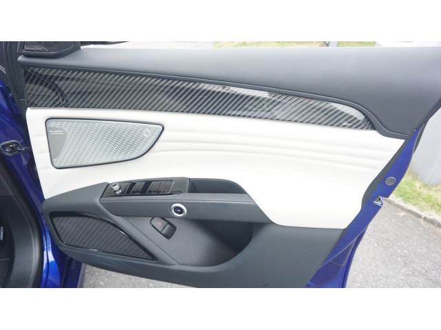 グレカーレ モデナ　フルセグ　３６０カメラ　クリームレザー　エア＆シートヒーター　ステアヒーター　ＳＦサウンド　テックアシスタントＰ　イエローキャリパー　カーボンマクロトウィル　サンルーフ　エアサス　スポーツペダル（35枚目）