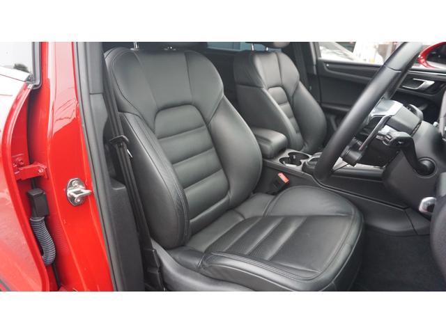 マカン マカンＧＴＳ　スポーツクロノ　純正ナビ　３６０カメラ　エントリードライブ　プライバシーガラス　クロレザー　シートヒーター　レーンアシスト　カラークレスト　パークアシスト　スポーツエグゾースト　ＲＳスパイダー２０ＡＷ（24枚目）