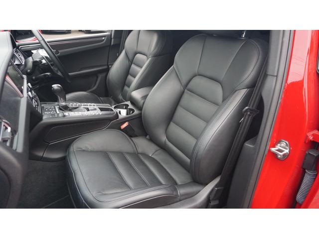 マカン マカンＧＴＳ　スポーツクロノ　純正ナビ　３６０カメラ　エントリードライブ　プライバシーガラス　クロレザー　シートヒーター　レーンアシスト　カラークレスト　パークアシスト　スポーツエグゾースト　ＲＳスパイダー２０ＡＷ（26枚目）