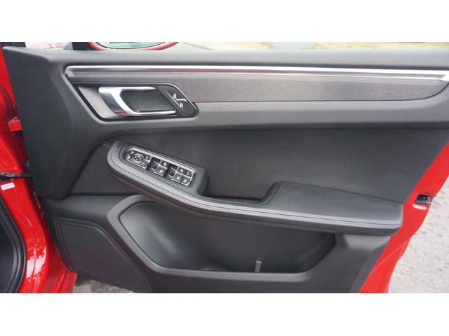 マカン マカンＧＴＳ　スポーツクロノ　純正ナビ　３６０カメラ　エントリードライブ　プライバシーガラス　クロレザー　シートヒーター　レーンアシスト　カラークレスト　パークアシスト　スポーツエグゾースト　ＲＳスパイダー２０ＡＷ（53枚目）