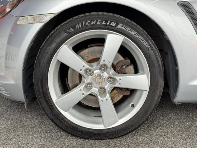 ＲＸ－８ タイプＳ　６ＭＴ　ＡｕｔｏＥｘｅマスターバックブレース・ドアバイザー　純正１８ｉｎＡＷ　カロッツェリアナビ（バックカメラ）　純正オーディオ（ＣＤ／ラジオ）ＢＯＳＥスピーカー　純正マフラー　フォグランプ　ＥＴＣ（13枚目）