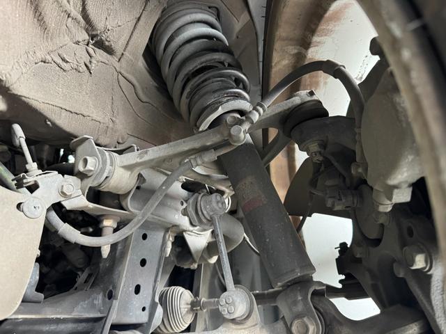 ＲＸ－８ タイプＳ　６ＭＴ　ＡｕｔｏＥｘｅマスターバックブレース・ドアバイザー　純正１８ｉｎＡＷ　カロッツェリアナビ（バックカメラ）　純正オーディオ（ＣＤ／ラジオ）ＢＯＳＥスピーカー　純正マフラー　フォグランプ　ＥＴＣ（28枚目）