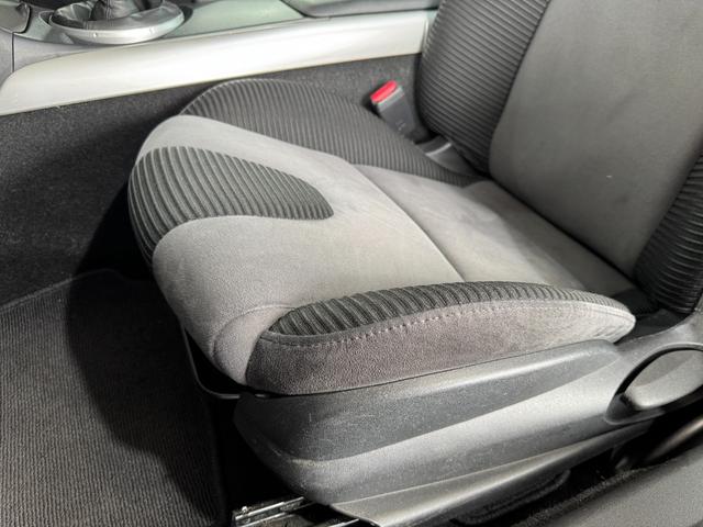 ＲＸ－８ タイプＳ　６ＭＴ　ＡｕｔｏＥｘｅマスターバックブレース・ドアバイザー　純正１８ｉｎＡＷ　カロッツェリアナビ（バックカメラ）　純正オーディオ（ＣＤ／ラジオ）ＢＯＳＥスピーカー　純正マフラー　フォグランプ　ＥＴＣ（34枚目）